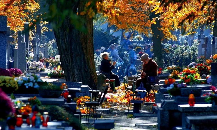 UROCZYSTOŚĆ WSZYSTKICH ŚWIĘTYCH I DZIEŃ ZADUSZNY